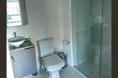Banheiro de kitnet/studio para alugar com 1 quarto, 27m² em Vila Olímpia, São Paulo