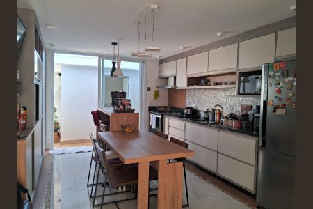 Casa à venda com 237m², 2 quartos e 4 vagasCozinha 