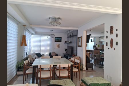 Casa à venda com 237m², 2 quartos e 4 vagasSala