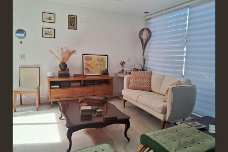 Casa à venda com 237m², 2 quartos e 4 vagasSala