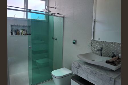 Casa à venda com 237m², 2 quartos e 4 vagasBanheiro da Suíte 1