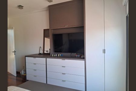 Casa à venda com 237m², 2 quartos e 4 vagasSuíte 2