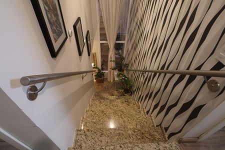 Casa à venda com 115m², 3 quartos e 2 vagasEscada