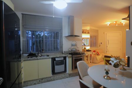 Casa à venda com 115m², 3 quartos e 2 vagasCozinha