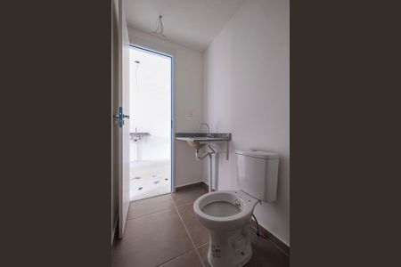 Banheiro de kitnet/studio à venda com 1 quarto, 26m² em Pinheiros, São Paulo