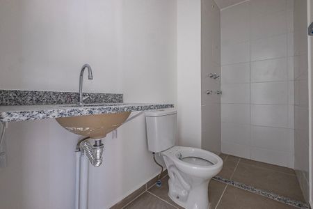 Banheiro de kitnet/studio à venda com 1 quarto, 26m² em Pinheiros, São Paulo