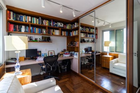 Apartamento à venda com 165m², 3 quartos e 4 vagasQuarto 2