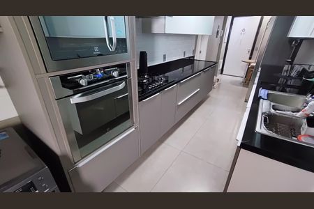 Apartamento à venda com 145m², 4 quartos e 2 vagasCozinha