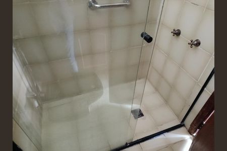 Apartamento à venda com 94m², 2 quartos e 1 vaga Apartamento à venda com 94m², 2 quartos e 1 vagaBanheiro da Suíte