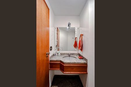 Apartamento à venda com 153m², 3 quartos e 2 vagasLavabo