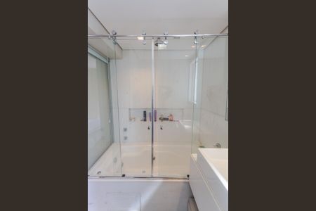 Apartamento à venda com 130m², 3 quartos e 3 vagasBanheiro da Suíte 1