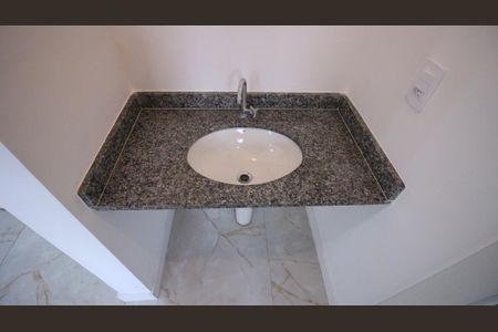 Apartamento para alugar com 34m², 2 quartos e sem vagaBanheiro