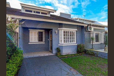 Casa à venda com 108m², 4 quartos e 1 vagaFachada