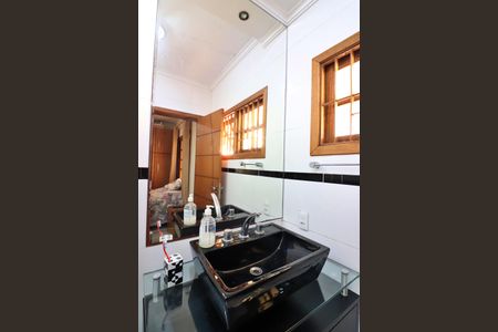 Casa à venda com 370m², 3 quartos e 8 vagasBanheiro da Suíte 2