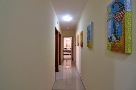 Casa à venda com 370m², 3 quartos e 8 vagasCorredor