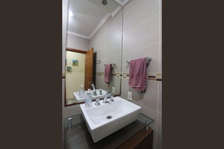 Casa à venda com 370m², 3 quartos e 8 vagasBanheiro Social