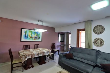 Casa à venda com 370m², 3 quartos e 8 vagasSala