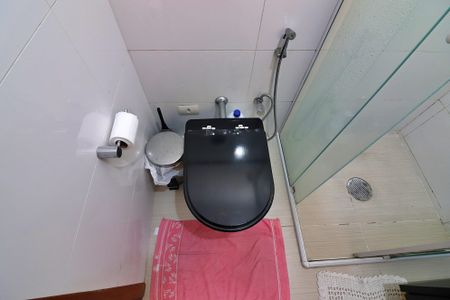 Casa à venda com 370m², 3 quartos e 8 vagasBanheiro da Suíte 2