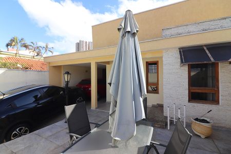 Casa à venda com 370m², 3 quartos e 8 vagasQuintal