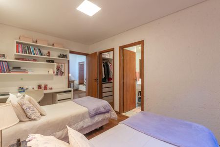 Casa de condomínio à venda com 467m², 2 quartos e 4 vagas Casa de condomínio à venda com 467m², 2 quartos e 4 vagasSuíte 1