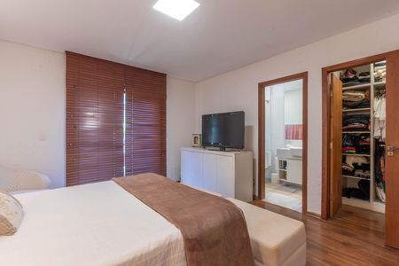 Casa de condomínio à venda com 467m², 2 quartos e 4 vagas Casa de condomínio à venda com 467m², 2 quartos e 4 vagasSuíte 2