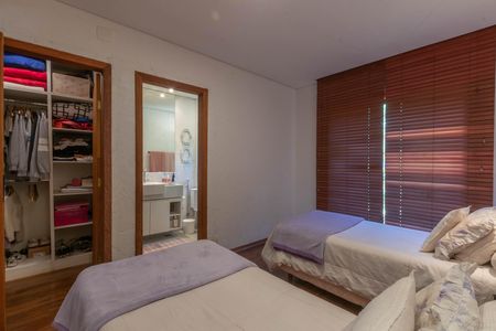 Casa de condomínio à venda com 467m², 2 quartos e 4 vagas Casa de condomínio à venda com 467m², 2 quartos e 4 vagasSuíte 1