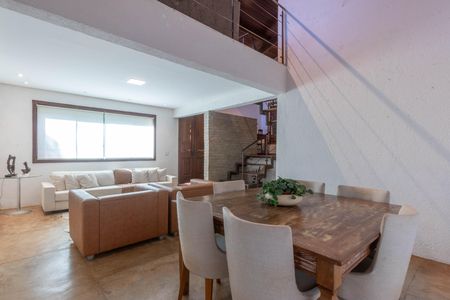 Casa de condomínio à venda com 467m², 2 quartos e 4 vagas Casa de condomínio à venda com 467m², 2 quartos e 4 vagasSala