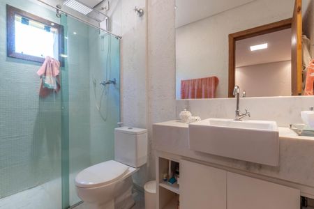 Banheiro da Suíte 2 de casa de condomínio à venda com 2 quartos, 467m² em Retiro do Chale, Brumadinho