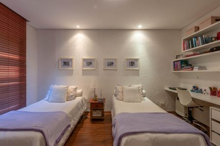 Casa de condomínio à venda com 467m², 2 quartos e 4 vagas Casa de condomínio à venda com 467m², 2 quartos e 4 vagasSuíte 1