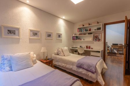 Suíte 1 de casa de condomínio à venda com 2 quartos, 467m² em Retiro do Chale, Brumadinho