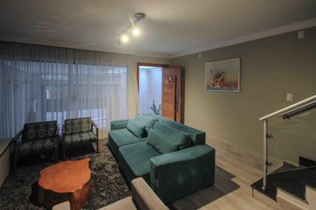 Casa à venda com 140m², 3 quartos e 2 vagas Casa à venda com 140m², 3 quartos e 2 vagasSala