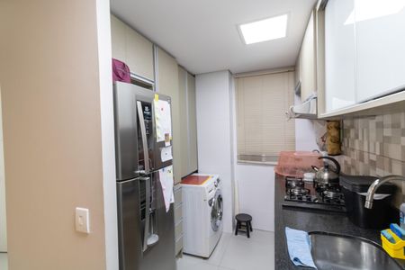 Cozinha de apartamento à venda com 2 quartos, 51m² em Vila Nova, Porto Alegre