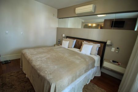 Casa à venda com 287m², 4 quartos e 4 vagasSuíte 1