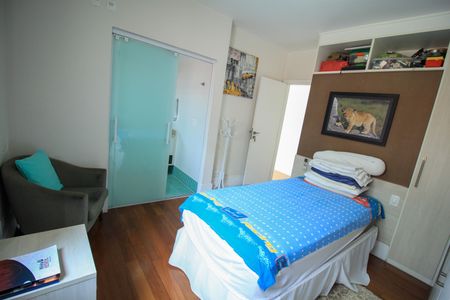 Casa à venda com 287m², 4 quartos e 4 vagasSuíte 2