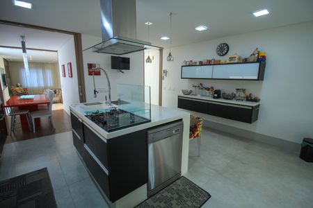 Casa à venda com 287m², 4 quartos e 4 vagasCozinha