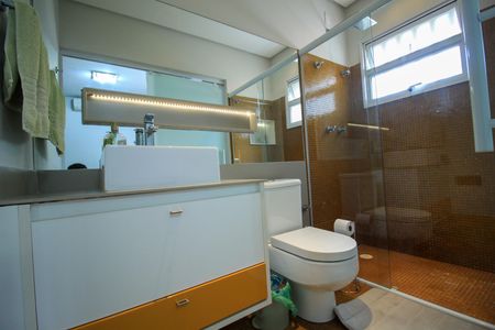 Casa à venda com 287m², 4 quartos e 4 vagasBanheiro da Suíte 3