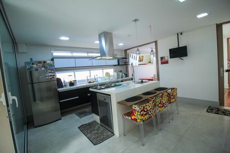 Casa à venda com 287m², 4 quartos e 4 vagasCozinha