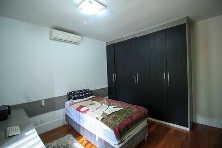 Casa à venda com 287m², 4 quartos e 4 vagasSuíte 3