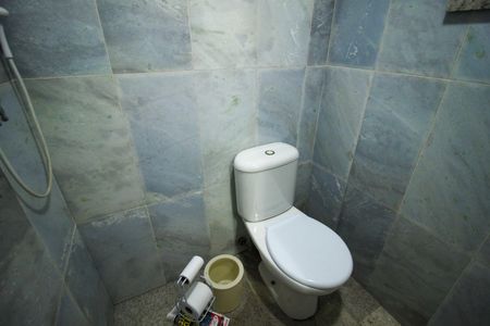 Casa à venda com 287m², 4 quartos e 4 vagasEdícula - Banheiro 