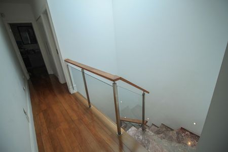 Casa à venda com 287m², 4 quartos e 4 vagasEscada