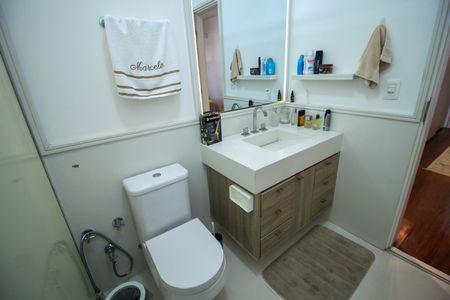 Casa à venda com 287m², 4 quartos e 4 vagasBanheiro da Suíte 1