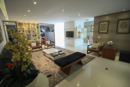 Sala de casa à venda com 4 quartos, 287m² em Vila Prudente, São Paulo