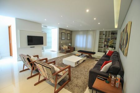 Sala de casa à venda com 4 quartos, 287m² em Vila Prudente, São Paulo
