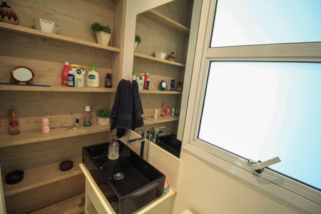 Casa à venda com 287m², 4 quartos e 4 vagasBanheiro Social