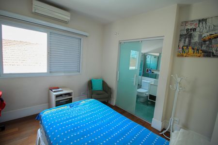 Casa à venda com 287m², 4 quartos e 4 vagasSuíte 2