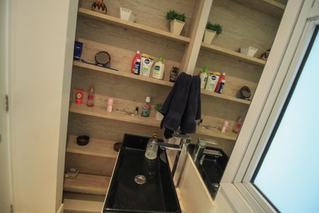 Casa à venda com 287m², 4 quartos e 4 vagasBanheiro Social