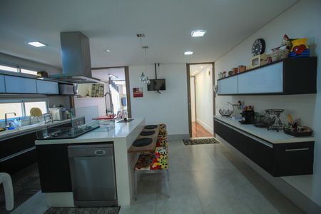 Casa à venda com 287m², 4 quartos e 4 vagasCozinha