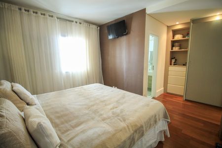 Casa à venda com 287m², 4 quartos e 4 vagasSuíte 1