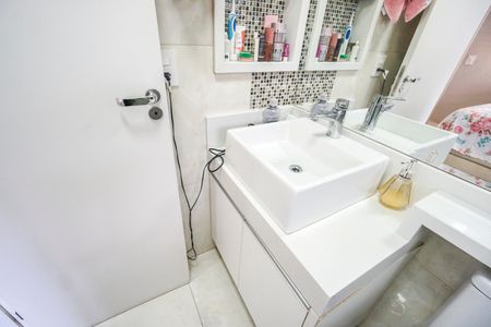 Apartamento à venda com 80m², 2 quartos e 2 vagas Apartamento à venda com 80m², 2 quartos e 2 vagasBanheiro da suíte 2