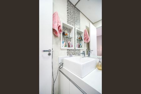 Apartamento à venda com 80m², 2 quartos e 2 vagas Apartamento à venda com 80m², 2 quartos e 2 vagasBanheiro da suíte 2